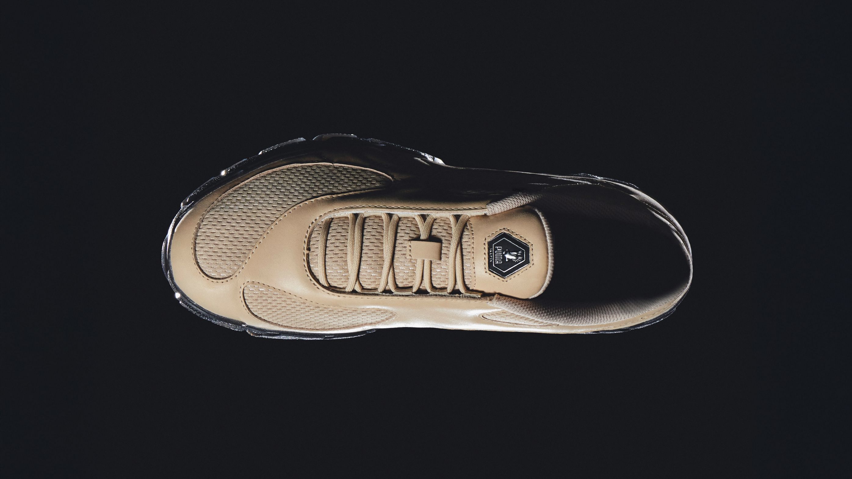 Draufsicht auf Skepta in Beige.